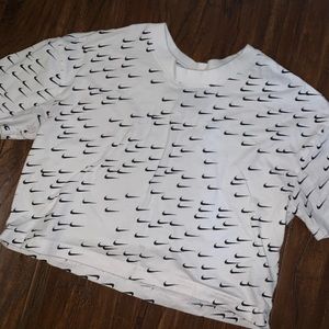 Cropped Nike Shirt